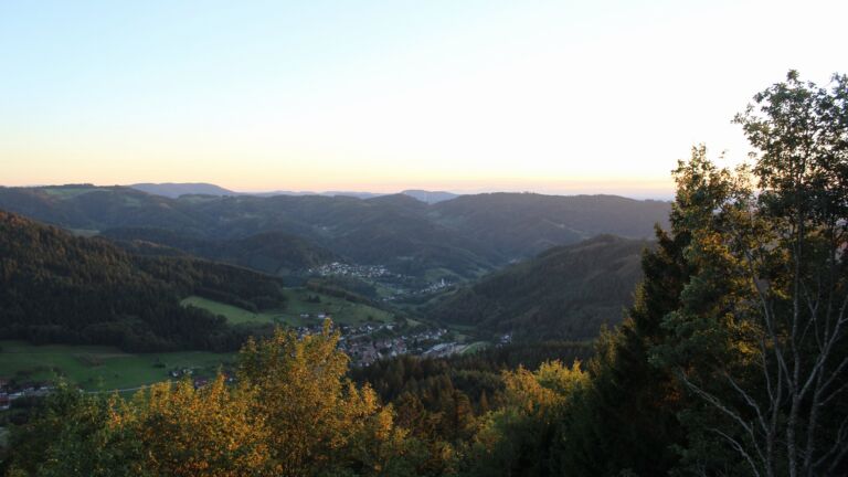 Dieses Bild zeigt eine Webcam-Aufnahme vom Achertal, aufgenommen am Montag, den 14.09.2026 um 19:30 Uhr. Die Temperatur betrug 21.6°C.