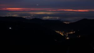 Dieses Bild zeigt eine Webcam-Aufnahme vom Achertal, aufgenommen am Dienstag, den 16.12.2025 um 17:30 Uhr. Die Temperatur betrug 5.5°C.