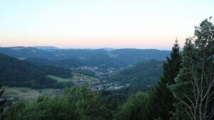 Dieses Bild zeigt eine Webcam-Aufnahme vom Achertal, aufgenommen am Donnerstag, den 13.08.2026 um 06:30 Uhr. Die Temperatur betrug 22.4°C.