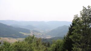 Dieses Bild zeigt eine Webcam-Aufnahme vom Achertal, aufgenommen am Donnerstag, den 30.07.2026 um 16:00 Uhr. Die Temperatur betrug 33.5°C.
