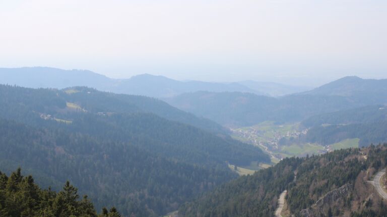 Dieses Bild zeigt eine Webcam-Aufnahme vom Achertal, aufgenommen am Dienstag, den 24.03.2026 um 14:30 Uhr. Die Temperatur betrug 8.6°C.