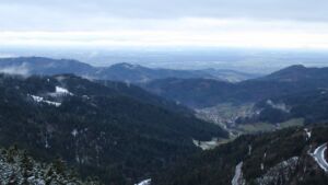 Dieses Bild zeigt eine Webcam-Aufnahme vom Achertal, aufgenommen am Montag, den 24.11.2025 um 16:20 Uhr. Die Temperatur betrug 0.6°C.