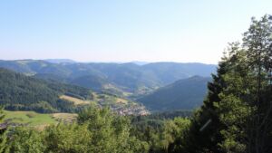 Dieses Bild zeigt eine Webcam-Aufnahme vom Achertal, aufgenommen am Donnerstag, den 18.06.2026 um 19:10 Uhr. Die Temperatur betrug 34.3°C.