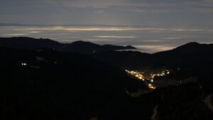 Dieses Bild zeigt eine Webcam-Aufnahme vom Achertal, aufgenommen am Mittwoch, den 25.02.2026 um 21:30 Uhr. Die Temperatur betrug 9.8°C.