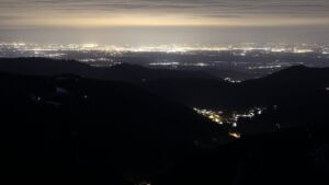 Dieses Bild zeigt eine Webcam-Aufnahme vom Achertal, aufgenommen am Freitag, den 03.04.2026 um 21:10 Uhr. Die Temperatur betrug 5.2°C.