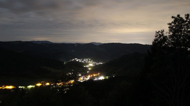 Dieses Bild zeigt eine Webcam-Aufnahme vom Achertal, aufgenommen am Sonntag, den 04.10.2026 um 05:30 Uhr. Die Temperatur betrug 15.9°C.