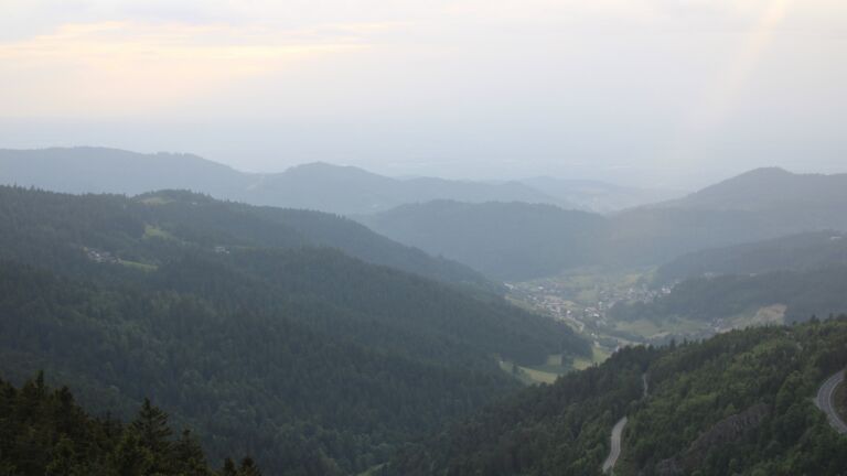Dieses Bild zeigt eine Webcam-Aufnahme vom Achertal, aufgenommen am Donnerstag, den 22.05.2025 um 20:10 Uhr. Die Temperatur betrug 7.6°C.