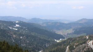 Dieses Bild zeigt eine Webcam-Aufnahme vom Achertal, aufgenommen am Freitag, den 03.04.2026 um 12:30 Uhr. Die Temperatur betrug 5.2°C.