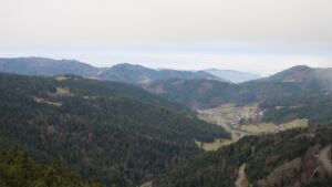 Dieses Bild zeigt eine Webcam-Aufnahme vom Achertal, aufgenommen am Donnerstag, den 04.12.2025 um 10:10 Uhr. Die Temperatur betrug 1.6°C.