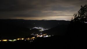 Dieses Bild zeigt eine Webcam-Aufnahme vom Achertal, aufgenommen am Samstag, den 16.05.2026 um 01:30 Uhr. Die Temperatur betrug 3.7°C.