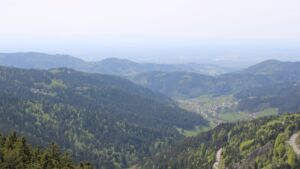 Dieses Bild zeigt eine Webcam-Aufnahme vom Achertal, aufgenommen am Montag, den 27.04.2026 um 14:40 Uhr. Die Temperatur betrug 14.8°C.