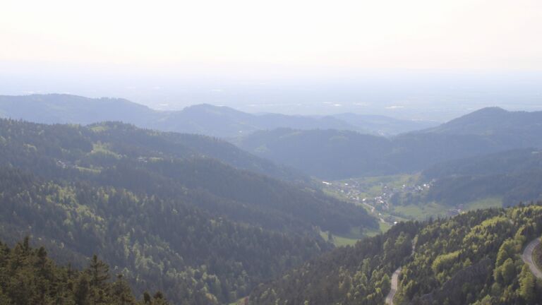 Dieses Bild zeigt eine Webcam-Aufnahme vom Achertal, aufgenommen am Montag, den 27.04.2026 um 18:30 Uhr. Die Temperatur betrug 15°C.