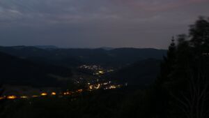Dieses Bild zeigt eine Webcam-Aufnahme vom Achertal, aufgenommen am Montag, den 03.08.2026 um 05:10 Uhr. Die Temperatur betrug 25.4°C.