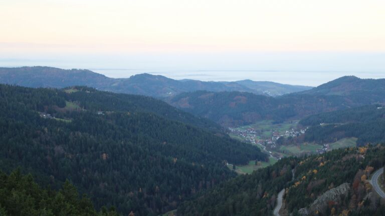 Dieses Bild zeigt eine Webcam-Aufnahme vom Achertal, aufgenommen am Donnerstag, den 06.11.2025 um 07:30 Uhr. Die Temperatur betrug 8.7°C.