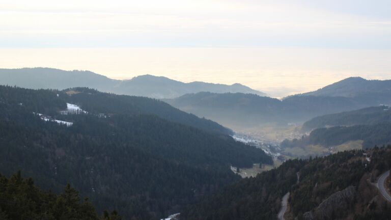 Dieses Bild zeigt eine Webcam-Aufnahme vom Achertal, aufgenommen am Donnerstag, den 22.01.2026 um 16:20 Uhr. Die Temperatur betrug 6.3°C.