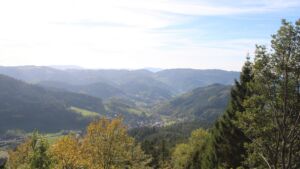Dieses Bild zeigt eine Webcam-Aufnahme vom Achertal, aufgenommen am Donnerstag, den 29.10.2026 um 13:30 Uhr. Die Temperatur betrug 12.2°C.