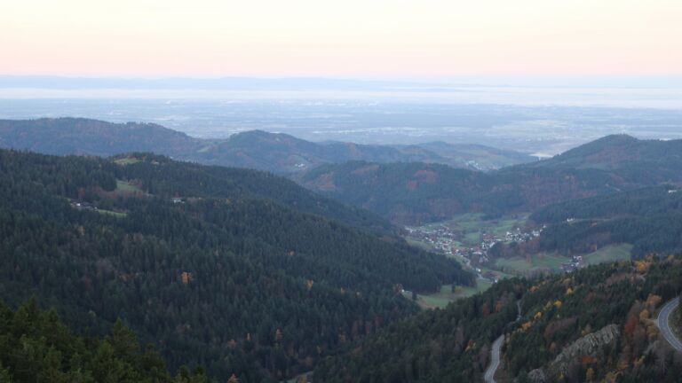 Dieses Bild zeigt eine Webcam-Aufnahme vom Achertal, aufgenommen am Dienstag, den 04.11.2025 um 07:20 Uhr. Die Temperatur betrug 6.3°C.