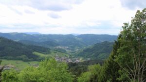 Dieses Bild zeigt eine Webcam-Aufnahme vom Achertal, aufgenommen am Mittwoch, den 13.05.2026 um 17:00 Uhr. Die Temperatur betrug 9.6°C.