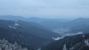 Dieses Bild zeigt eine Webcam-Aufnahme vom Achertal, aufgenommen am Mittwoch, den 24.12.2025 um 16:10 Uhr. Die Temperatur betrug -5.9°C.