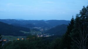 Dieses Bild zeigt eine Webcam-Aufnahme vom Achertal, aufgenommen am Mittwoch, den 15.07.2026 um 05:00 Uhr. Die Temperatur betrug 22.5°C.