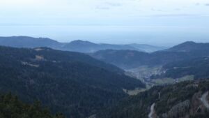 Dieses Bild zeigt eine Webcam-Aufnahme vom Achertal, aufgenommen am Samstag, den 20.12.2025 um 16:40 Uhr. Die Temperatur betrug 9°C.