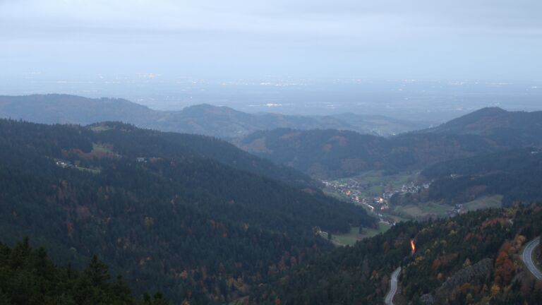 Dieses Bild zeigt eine Webcam-Aufnahme vom Achertal, aufgenommen am Dienstag, den 28.10.2025 um 06:50 Uhr. Die Temperatur betrug 3.4°C.