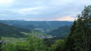 Dieses Bild zeigt eine Webcam-Aufnahme vom Achertal, aufgenommen am Montag, den 18.05.2026 um 21:00 Uhr. Die Temperatur betrug 10°C.