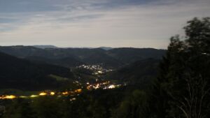Dieses Bild zeigt eine Webcam-Aufnahme vom Achertal, aufgenommen am Freitag, den 25.09.2026 um 00:00 Uhr. Die Temperatur betrug 10.9°C.
