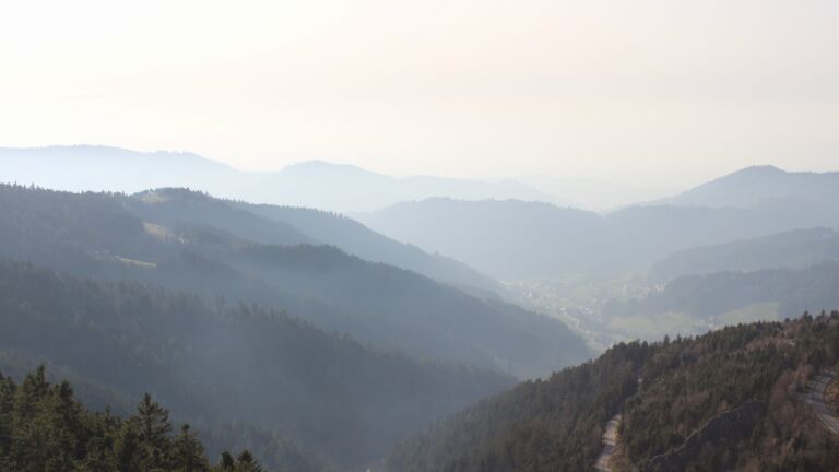 Dieses Bild zeigt eine Webcam-Aufnahme vom Achertal, aufgenommen am Samstag, den 07.03.2026 um 16:30 Uhr. Die Temperatur betrug 13.2°C.