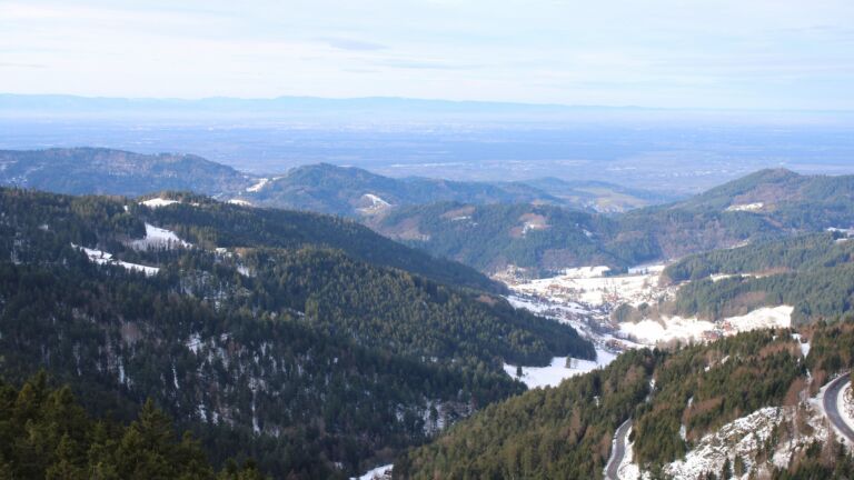 Dieses Bild zeigt eine Webcam-Aufnahme vom Achertal, aufgenommen am Dienstag, den 13.01.2026 um 11:30 Uhr. Die Temperatur betrug 7.1°C.