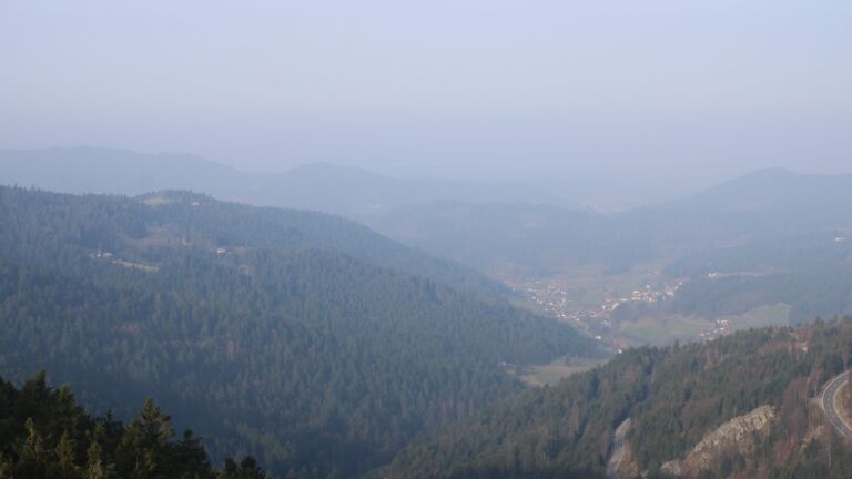 Dieses Bild zeigt eine Webcam-Aufnahme vom Achertal, aufgenommen am Montag, den 09.03.2026 um 08:50 Uhr. Die Temperatur betrug 8.5°C.