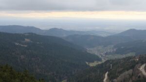 Dieses Bild zeigt eine Webcam-Aufnahme vom Achertal, aufgenommen am Samstag, den 28.02.2026 um 14:40 Uhr. Die Temperatur betrug 5.1°C.