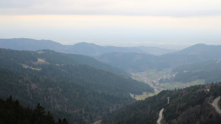 Dieses Bild zeigt eine Webcam-Aufnahme vom Achertal, aufgenommen am Dienstag, den 10.03.2026 um 17:40 Uhr. Die Temperatur betrug 7.9°C.