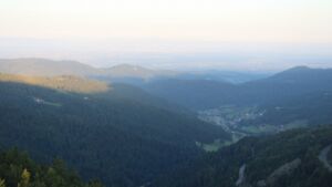Dieses Bild zeigt eine Webcam-Aufnahme vom Achertal, aufgenommen am Dienstag, den 26.08.2025 um 07:10 Uhr. Die Temperatur betrug 15.8°C.