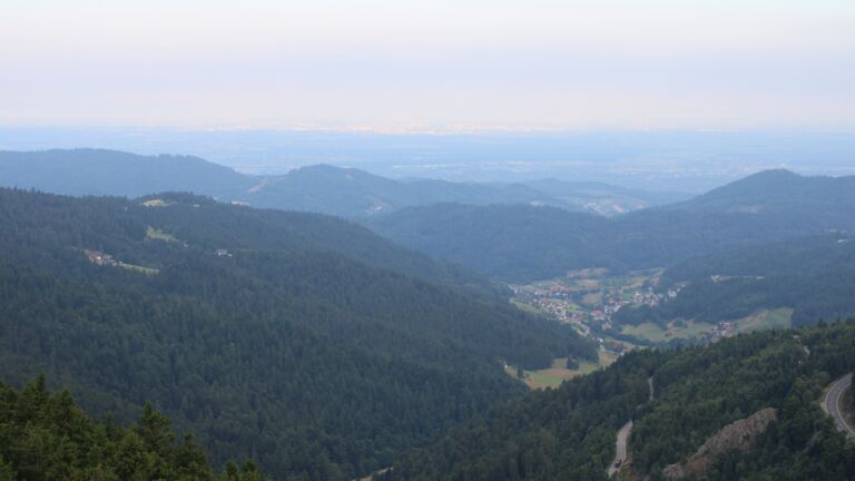 Dieses Bild zeigt eine Webcam-Aufnahme vom Achertal, aufgenommen am Freitag, den 11.07.2025 um 07:20 Uhr. Die Temperatur betrug 14.1°C.