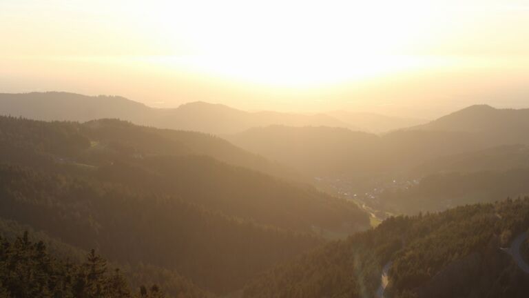 Dieses Bild zeigt eine Webcam-Aufnahme vom Achertal, aufgenommen am Dienstag, den 07.04.2026 um 19:40 Uhr. Die Temperatur betrug 12.2°C.