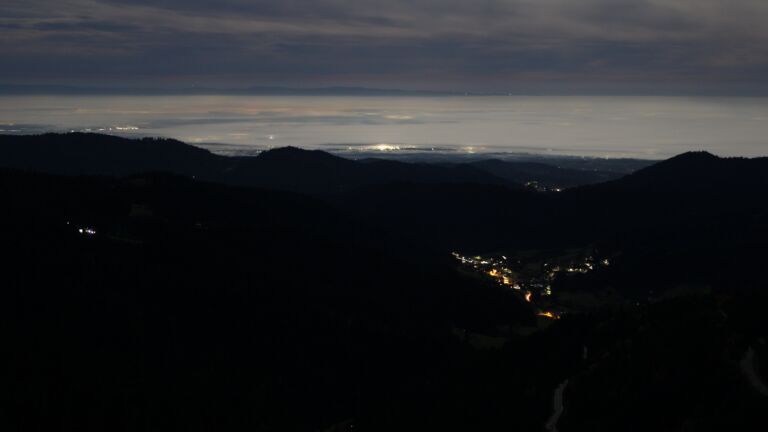 Dieses Bild zeigt eine Webcam-Aufnahme vom Achertal, aufgenommen am Donnerstag, den 06.11.2025 um 06:10 Uhr. Die Temperatur betrug 11.6°C.