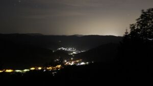 Dieses Bild zeigt eine Webcam-Aufnahme vom Achertal, aufgenommen am Montag, den 25.05.2026 um 03:00 Uhr. Die Temperatur betrug 20.2°C.
