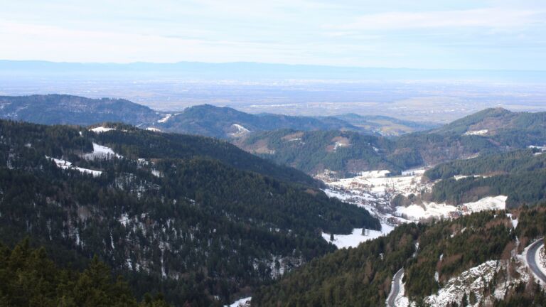 Dieses Bild zeigt eine Webcam-Aufnahme vom Achertal, aufgenommen am Dienstag, den 13.01.2026 um 11:10 Uhr. Die Temperatur betrug 6.6°C.