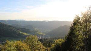 Dieses Bild zeigt eine Webcam-Aufnahme vom Achertal, aufgenommen am Donnerstag, den 15.10.2026 um 17:50 Uhr. Die Temperatur betrug 20.8°C.