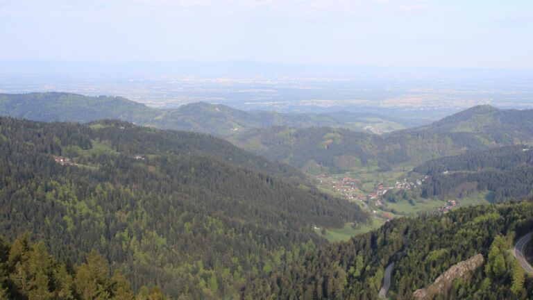 Dieses Bild zeigt eine Webcam-Aufnahme vom Achertal, aufgenommen am Dienstag, den 28.04.2026 um 08:10 Uhr. Die Temperatur betrug 10.1°C.