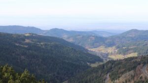 Dieses Bild zeigt eine Webcam-Aufnahme vom Achertal, aufgenommen am Donnerstag, den 18.12.2025 um 12:10 Uhr. Die Temperatur betrug 7.3°C.