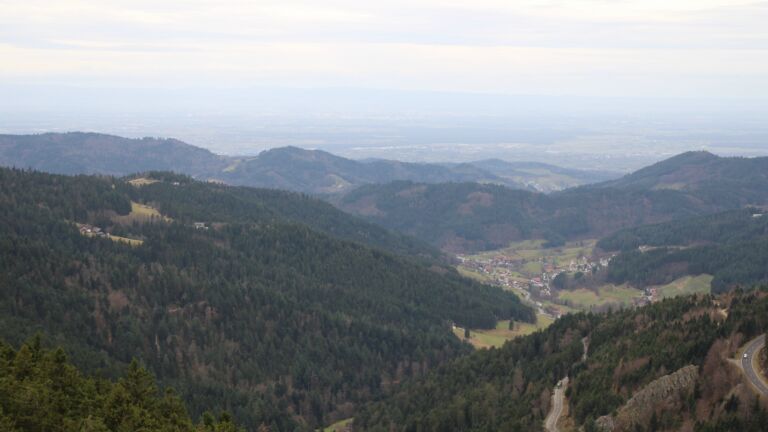 Dieses Bild zeigt eine Webcam-Aufnahme vom Achertal, aufgenommen am Freitag, den 19.12.2025 um 10:40 Uhr. Die Temperatur betrug 7.2°C.