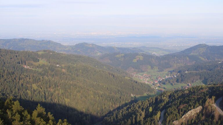 Dieses Bild zeigt eine Webcam-Aufnahme vom Achertal, aufgenommen am Samstag, den 18.04.2026 um 08:00 Uhr. Die Temperatur betrug 15.1°C.