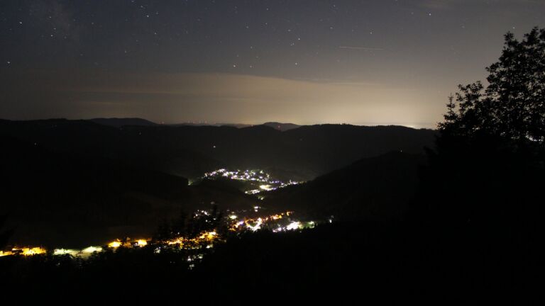 Dieses Bild zeigt eine Webcam-Aufnahme vom Achertal, aufgenommen am Mittwoch, den 17.06.2026 um 03:00 Uhr. Die Temperatur betrug 17.9°C.