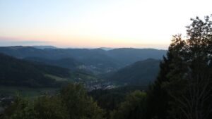 Dieses Bild zeigt eine Webcam-Aufnahme vom Achertal, aufgenommen am Dienstag, den 06.10.2026 um 19:10 Uhr. Die Temperatur betrug 18.1°C.