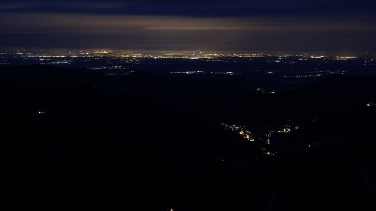 Dieses Bild zeigt eine Webcam-Aufnahme vom Achertal, aufgenommen am Sonntag, den 30.11.2025 um 07:00 Uhr. Die Temperatur betrug 4.9°C.