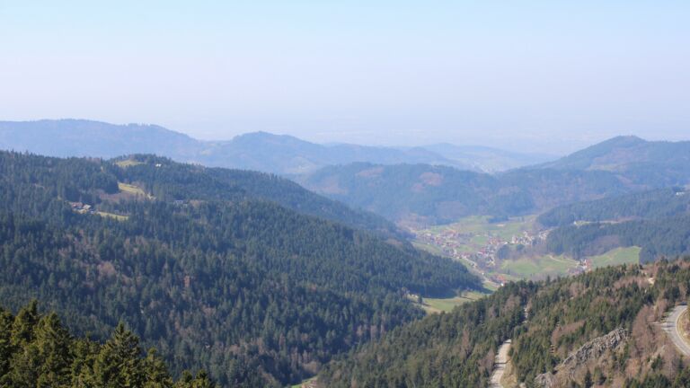 Dieses Bild zeigt eine Webcam-Aufnahme vom Achertal, aufgenommen am Freitag, den 20.03.2026 um 12:40 Uhr. Die Temperatur betrug 9.6°C.