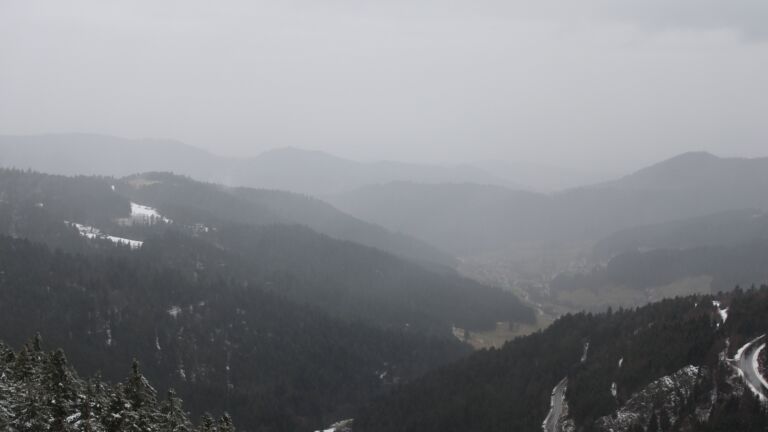 Dieses Bild zeigt eine Webcam-Aufnahme vom Achertal, aufgenommen am Dienstag, den 27.01.2026 um 16:20 Uhr. Die Temperatur betrug 0.7°C.