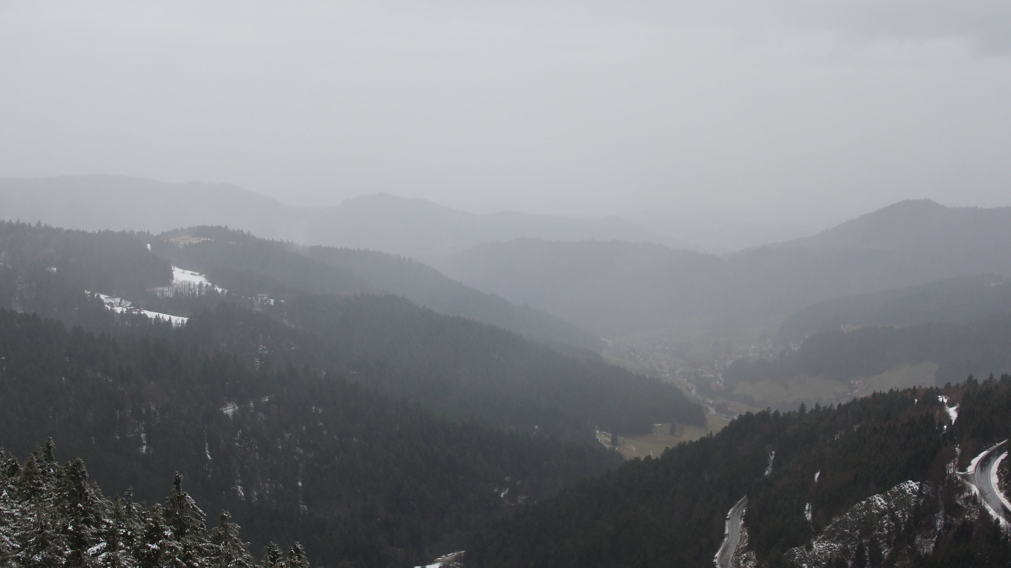 Dieses Bild zeigt eine Webcam-Aufnahme vom Achertal, aufgenommen am Dienstag, den 27.01.2026 um 16:20 Uhr. Die Temperatur betrug 0.7°C.